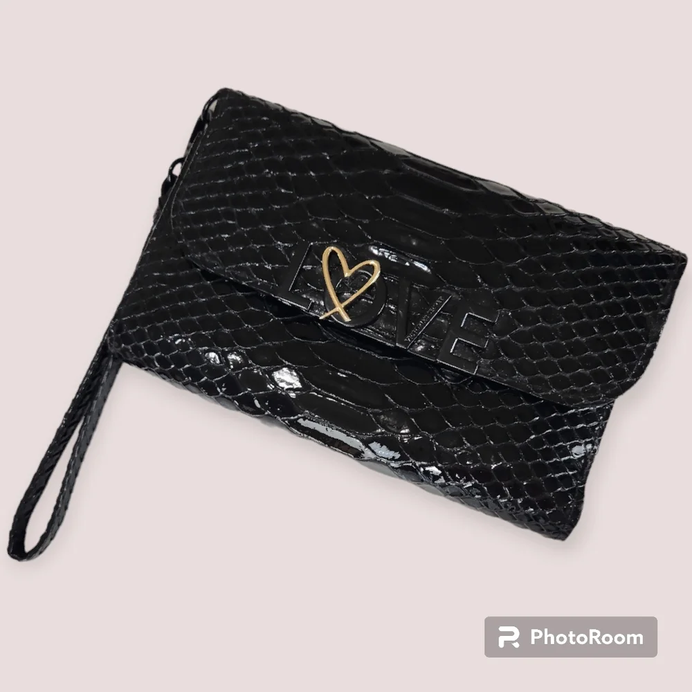 VICTORIA'S SECRET BLACK LOVE IPHONE PLUS CELL CASE TECHWALLET WRISTLET CLUTCH